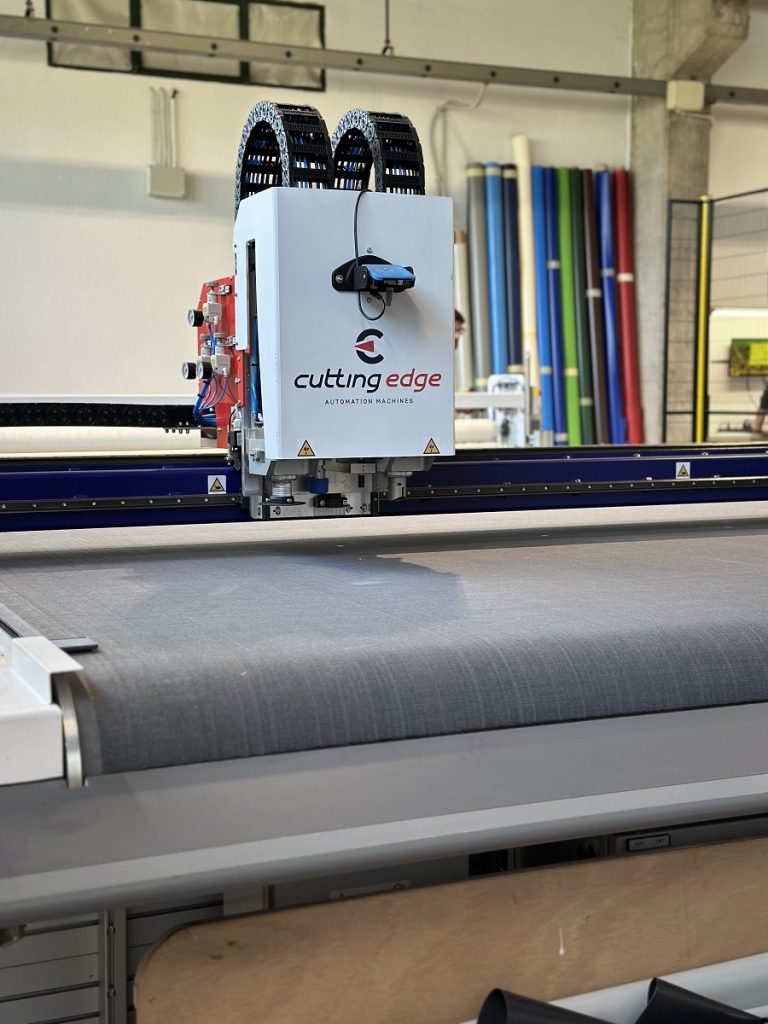 Taglio automatizzato teloni PVC